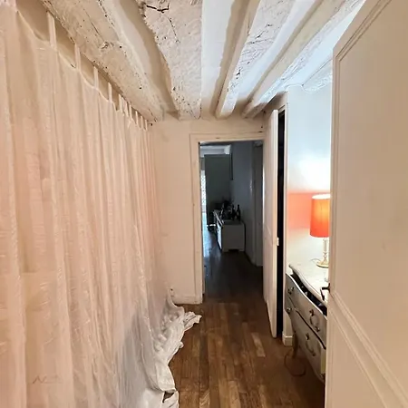 Cozy Parisian In Saint Germain Des Pres